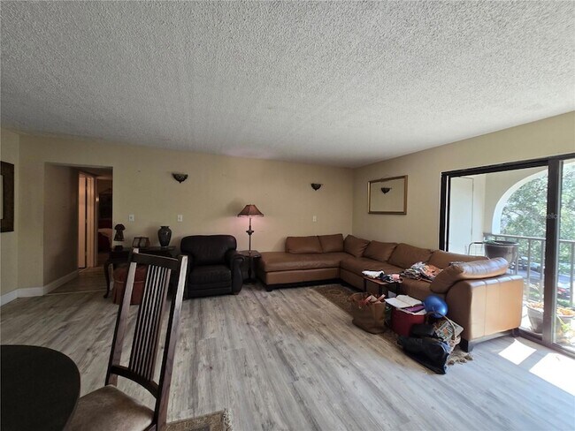 Building Photo - 105 4th Ave NE