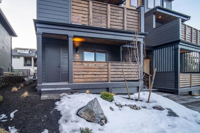 Building Photo - Modern living near Old Mill! Beautiful unf...