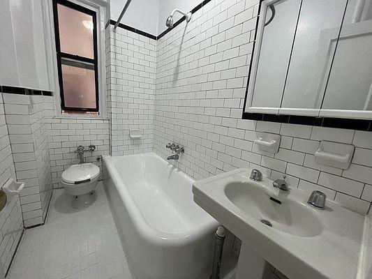 Building Photo - 1 bedroom in BRONX NY 10468