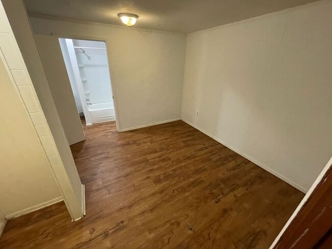 Building Photo - PRE-LEASING FOR JULY 22ND 2026!