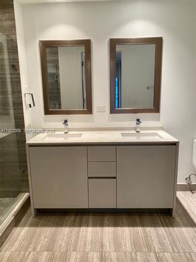 Building Photo - 1010 Brickell Ave