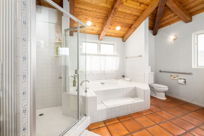 Building Photo - 1941 S Pacific St