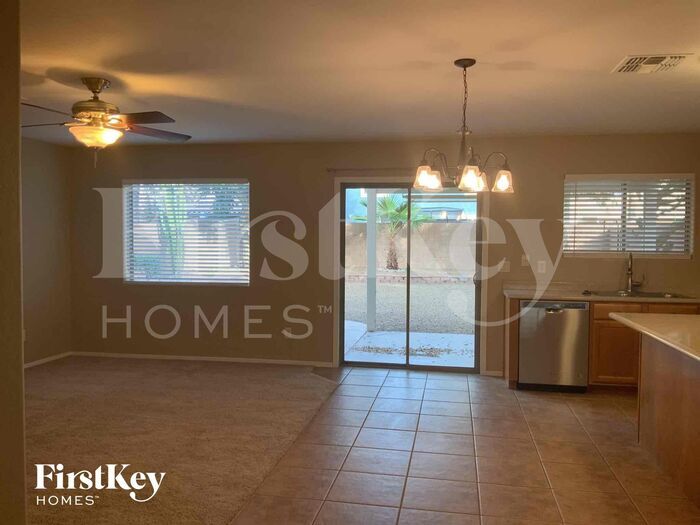 Building Photo - 39485 N Dusty Dr