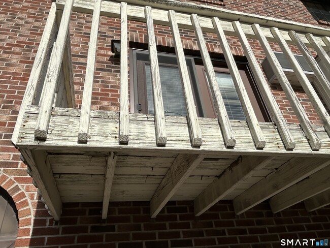 Building Photo - 329 Scott Rd