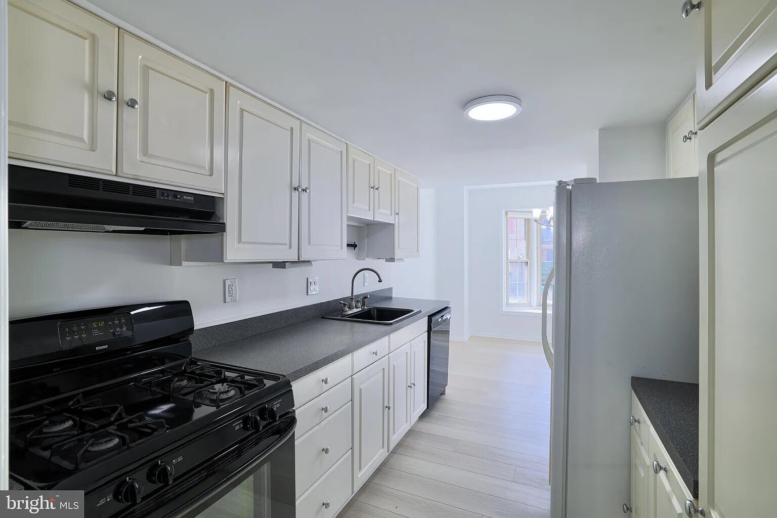 Kitchen - 5952 Westchester Park Dr