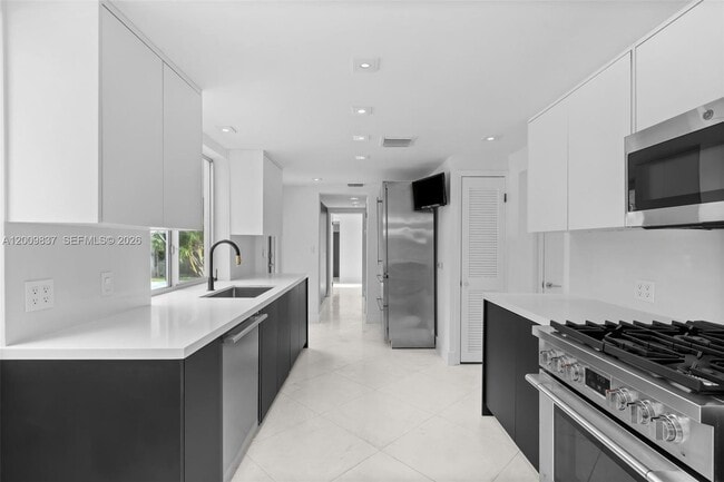 Building Photo - 114-113 3rd San Marino Terrace