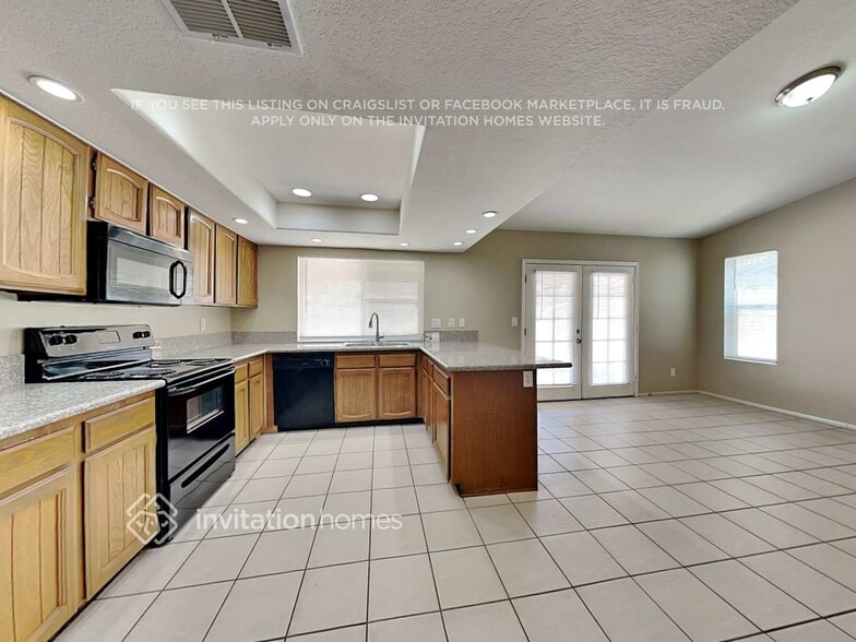 Building Photo - 5634 W Altadena Ave