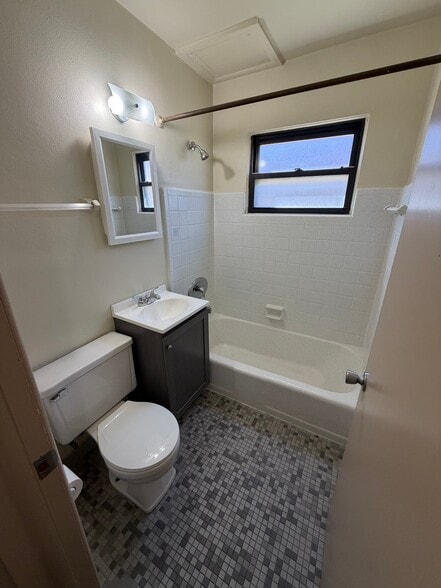 Building Photo - 3157 S 47th St