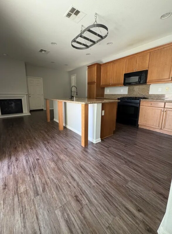 Building Photo - 27520 Peony Ln