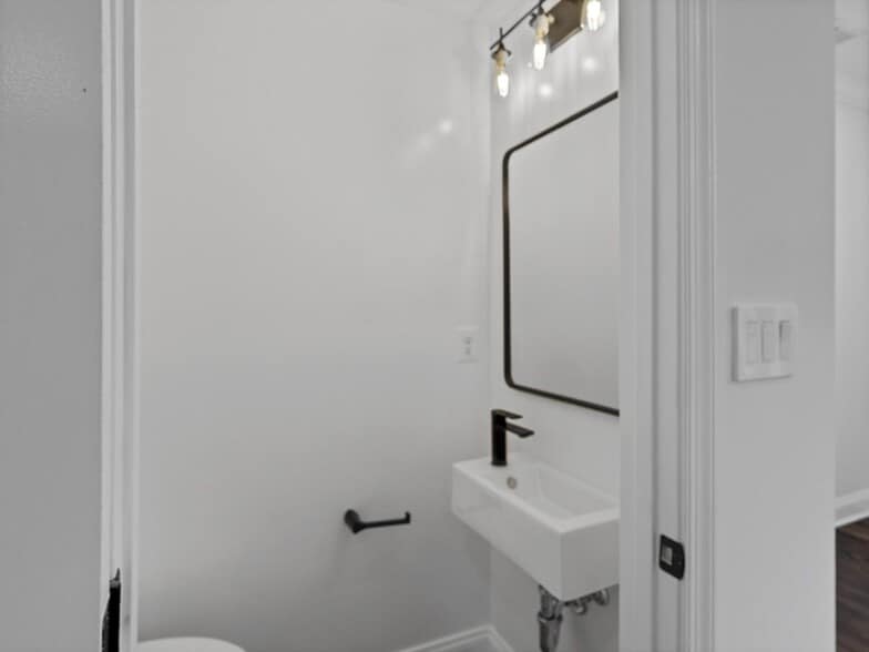 Building Photo - Brightwood Park townhouse near Fort Totten...