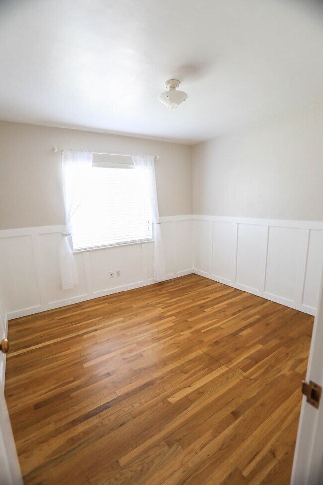 Building Photo - NEWLY LISTED $2,900 PER MONTH - GORGEOUS 3...