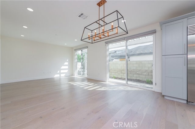 Building Photo - 146 E 18th St