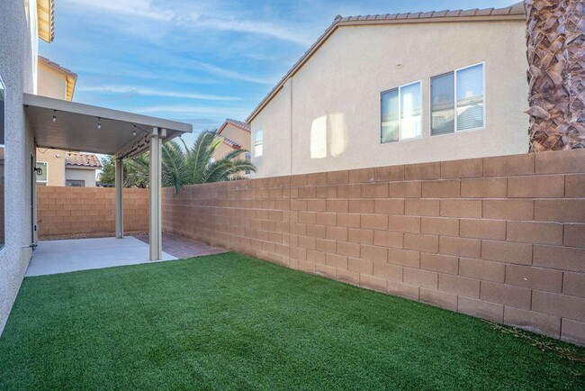 Building Photo - 10931 Sardinia Sands Dr