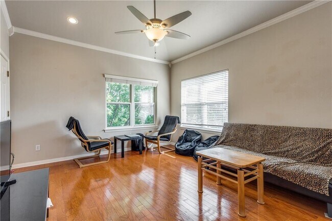 Building Photo - 3011 Speedway