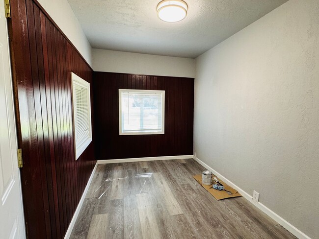 Building Photo - Coming Soon! Cute Two Bed, Two Bath Countr...