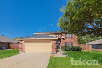 Building Photo - 909 Zoe St