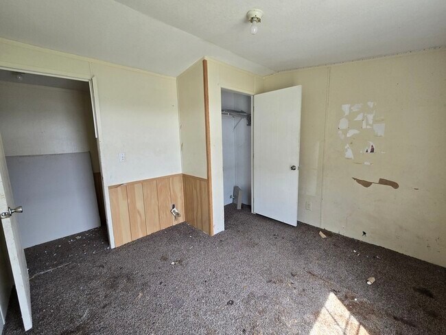Building Photo - 2416 Cattail Cir