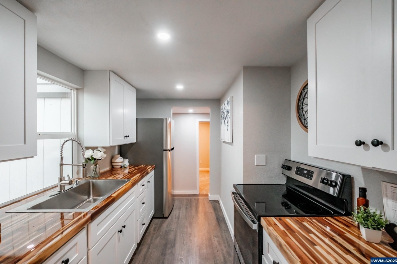 Building Photo - 440 S 6th St