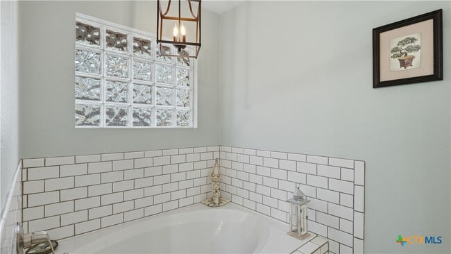 Building Photo - 19 Pebblebrook Ln