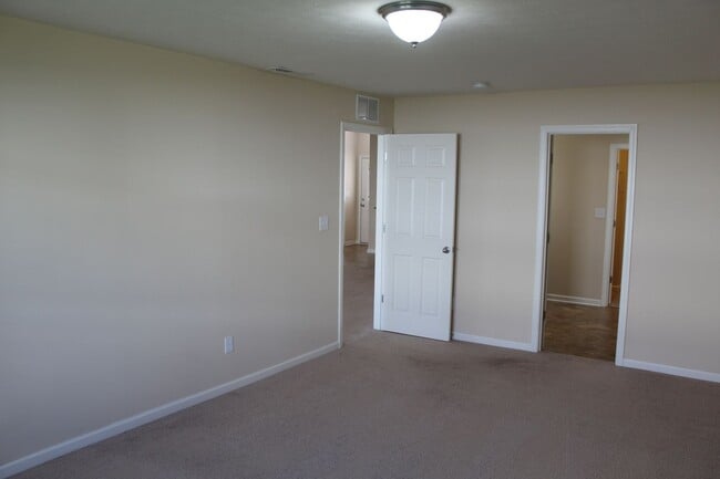 Building Photo - Beautiful 3 BR Ranch in Brownsburg!
