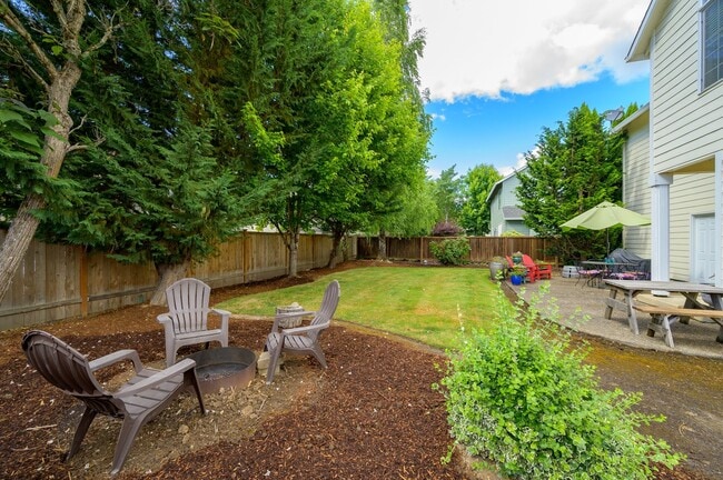 Building Photo - Large 3 Bed, 2.5 Bath Home in McMinnville-...