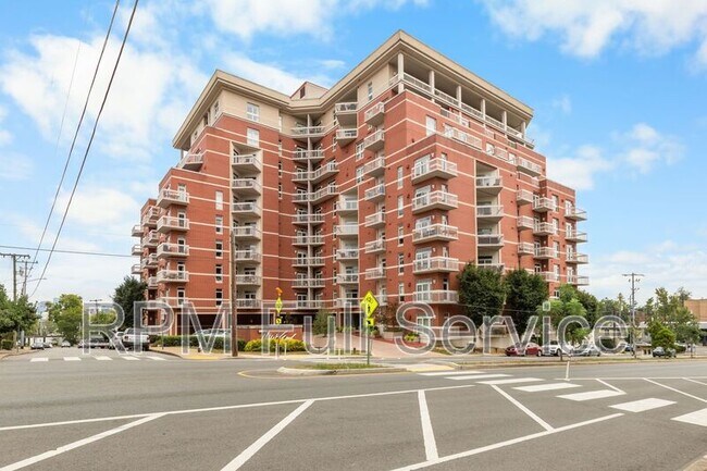 Building Photo - 110 31st Ave N