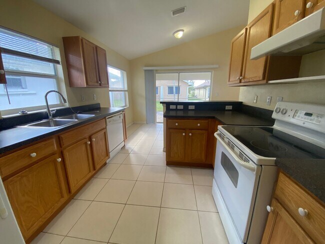 Building Photo - 487 Winwood Ct