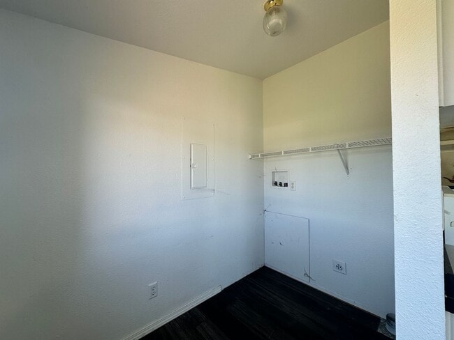 Building Photo - 4655 NE Elliott Cir