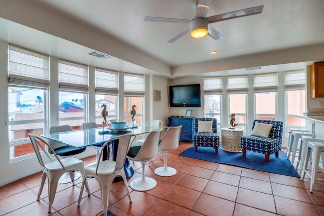 Building Photo - Private Rooftop Deck South Mission Beach