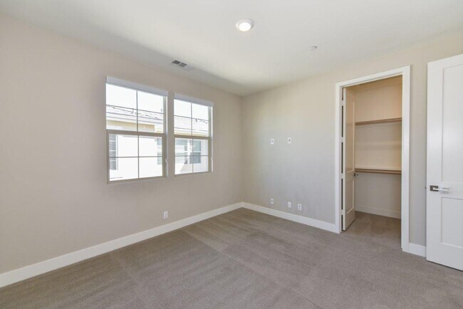 Building Photo - 4bd/4.5ba Single Family House w/ VIEW Gated Community Altair Irvine for rent
