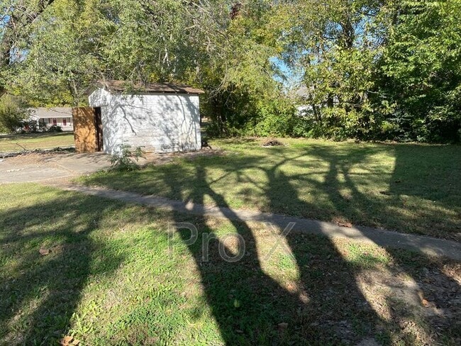 Building Photo - 501 E Washington St