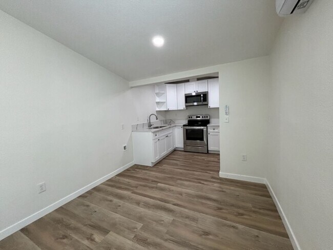 Building Photo - 5650 Ensenada Way