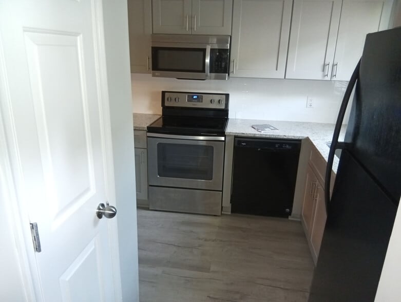 Building Photo - Room in Townhome on Bona Ct