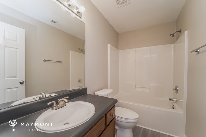 Building Photo - 6031 Veckman Ct