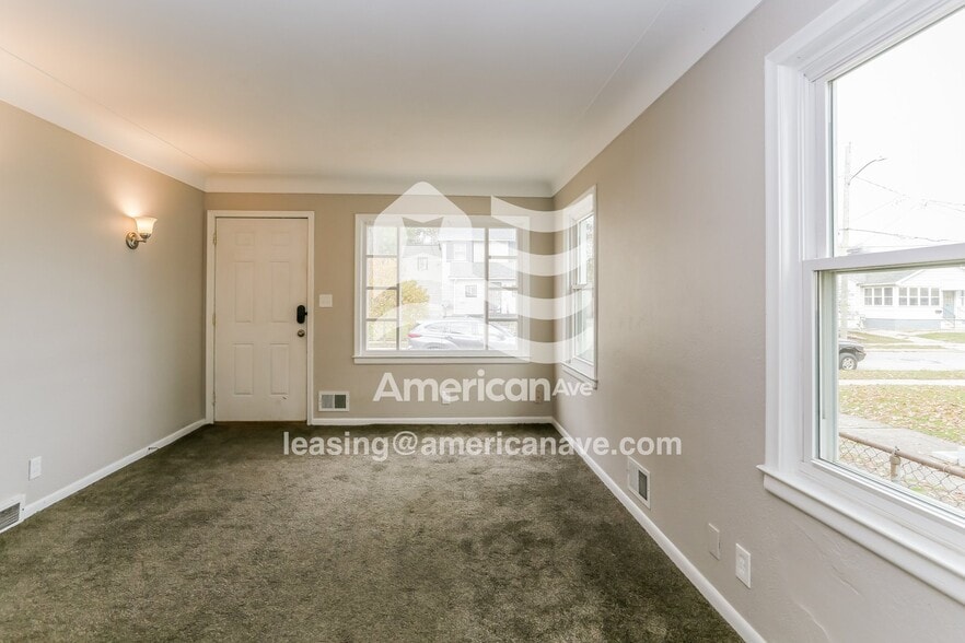 Building Photo - 1807 Giant St