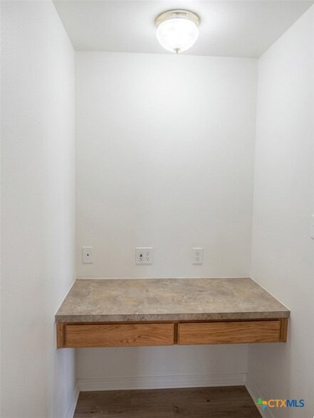 Building Photo - 305 Cedar Ridge Dr