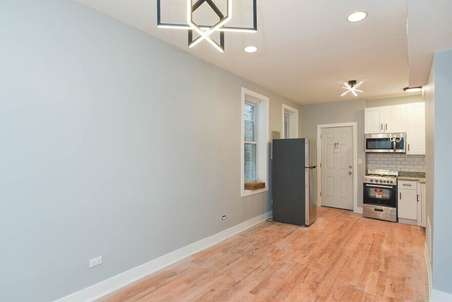 Building Photo - 1624 W Beach Ave