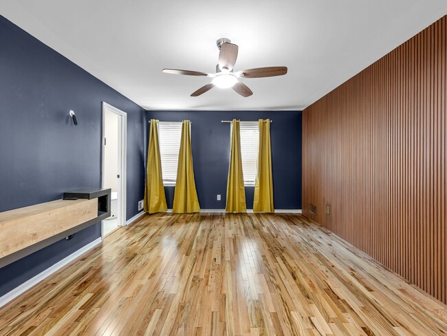 Building Photo - Luxury Living Awaits in this 6 Bedroom, 5 Bathroom Home – Elegant Comfort in a Prime Location