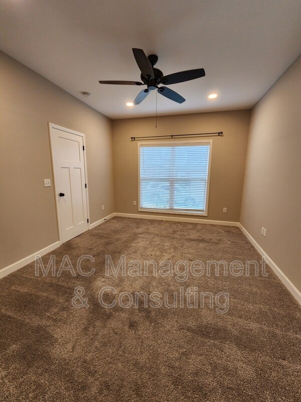 Building Photo - 1405 Brk Hl Dr