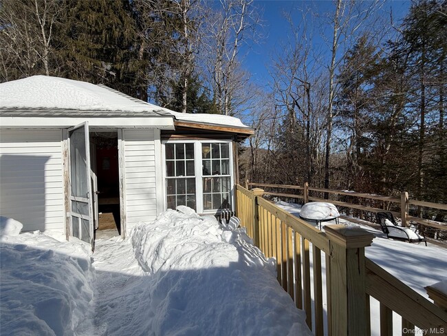 Building Photo - 674 Debruce Rd