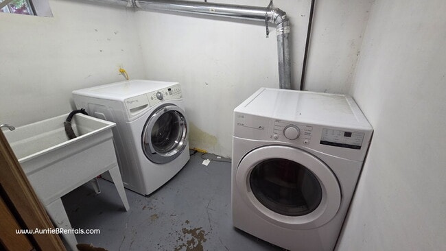 Building Photo - Spacious 3 Bed Duplex with Office + Bonus ...