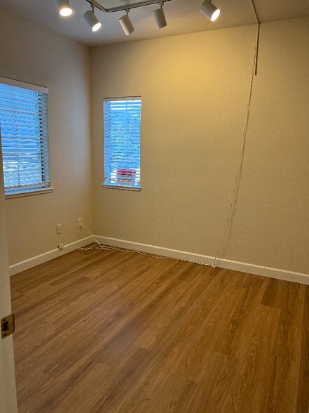 Building Photo - 1701 Bevin Brook Dr