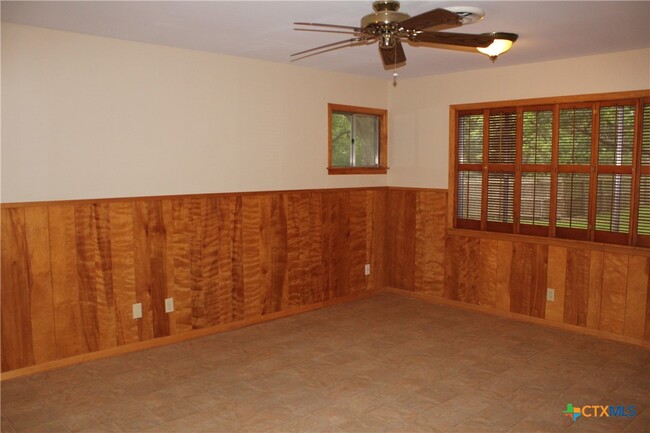 Building Photo - 525 Beverly Ln