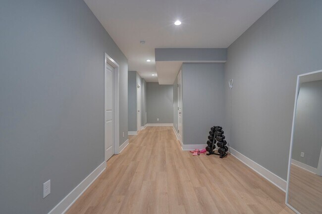 Building Photo - Spacious 4-Bedroom, 3-Story Townhome for Students