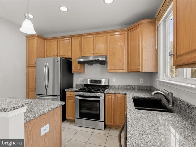 Building Photo - 563 Pelican Ave