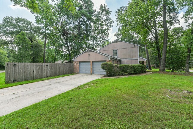 Building Photo - 2203 Riverford Dr