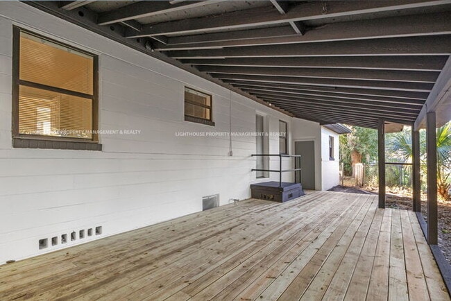Building Photo - Renovated 4 Bed/1 Bath Home with Huge Yard!
