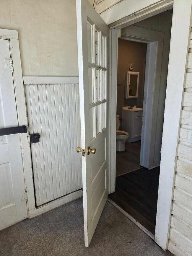 Building Photo - 204 N Fort Wayne Ave