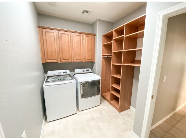 Building Photo - 3555 W Magellan Dr