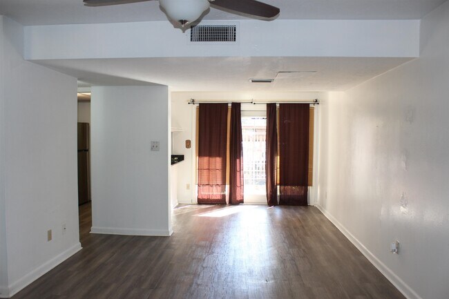 Building Photo - 409 Westwood Dr